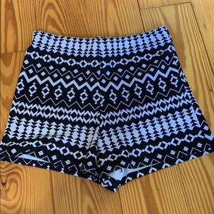 3/$15 Rag Therapy Aztec Print stretch shorts large